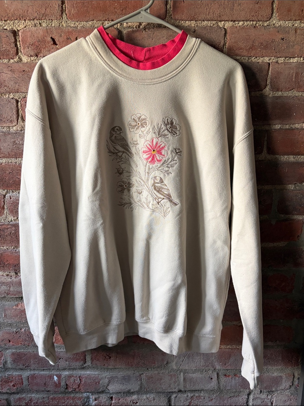 Women’s Vintage Cream Embroidered Bird & Flower Crewneck Sweatshirt size large